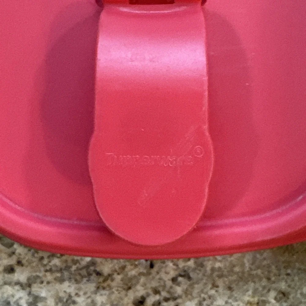 Red Tupperware REPLACEMENT Flip Top‎ Lid 5773 FOR Square Beverage Pitcher 5772A